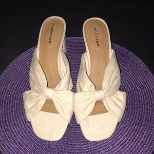 Comfort View Suede Sandals